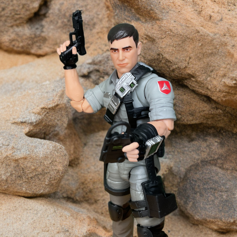 G.I. Joe Classified Mainframe posé en position tactique.