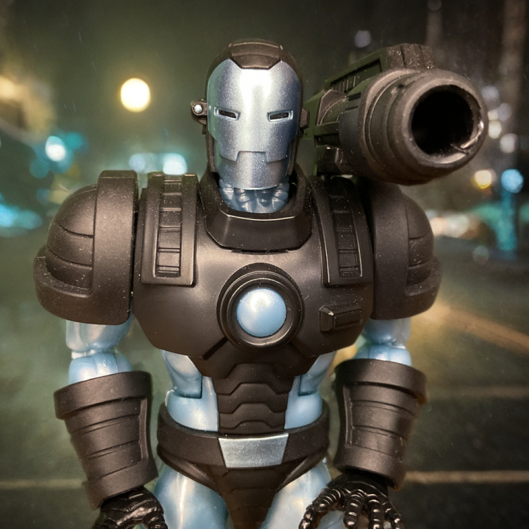 Nahaufnahme der Hasbro Marvel Legends War Machine.