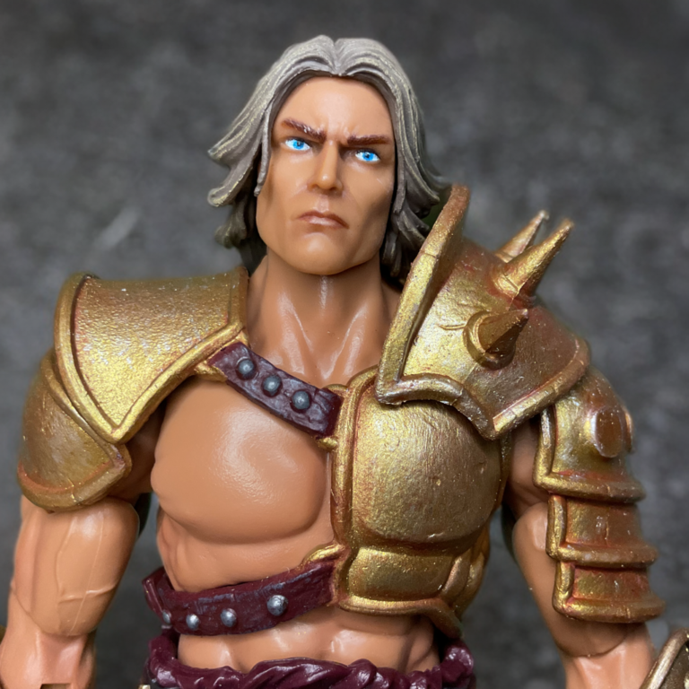 サベージ・クルーシブル・ホーマン・フィギュアのリアルな頭部彫刻のクローズアップ。.