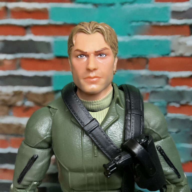 Nahaufnahme von Steelers abnehmbarem Helm und hochklappbarem Visier aus der G.I. Joe Classified Series.