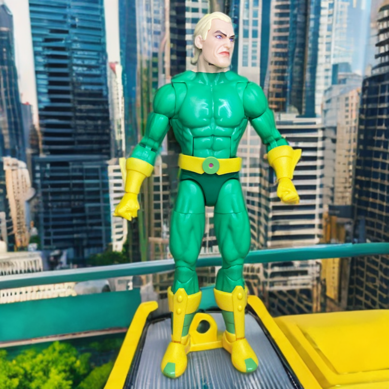 Vollständige Ansicht der Unmasked Quentin Beck Kopfskulptur von der Mysterio Retro-Figur.