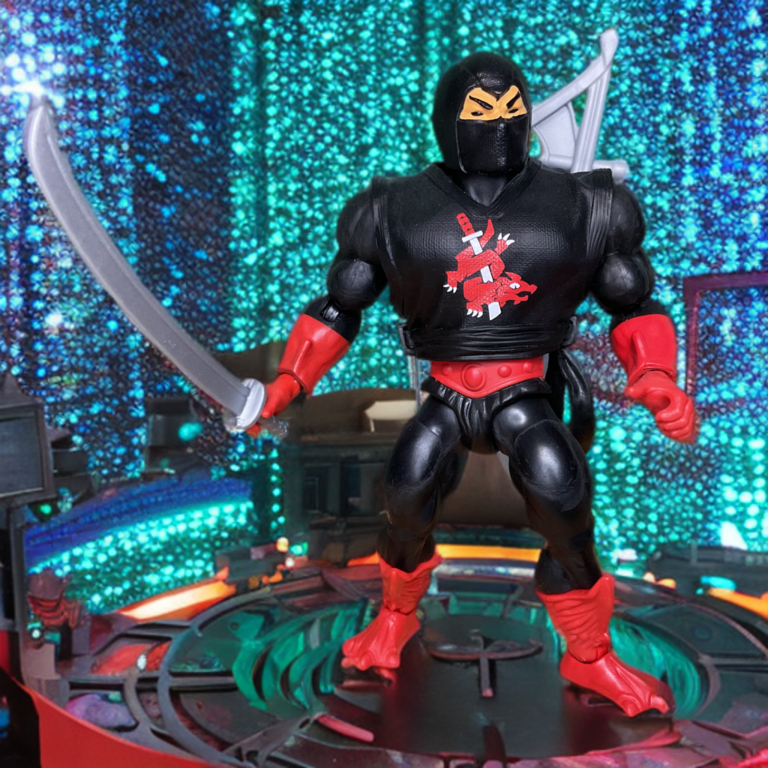 Close-up dos pés demoníacos de três dedos com textura vermelha na figura de ação MOTU Origins Ninjor.