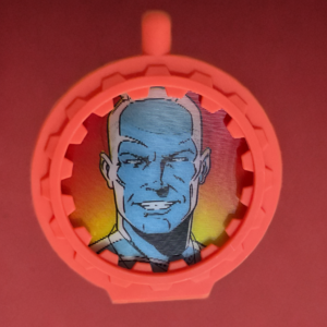 Nostalgisches Geheimschild und Hologramm-Gimmick im Lieferumfang von Marvel Legends Iceman 1