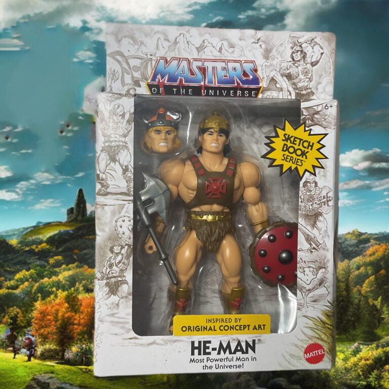 Figurine He-Man de la série MOTU Origins Sketchbook dans son emballage avec l'arrière-plan de l'art conceptuel de Mark Taylor.