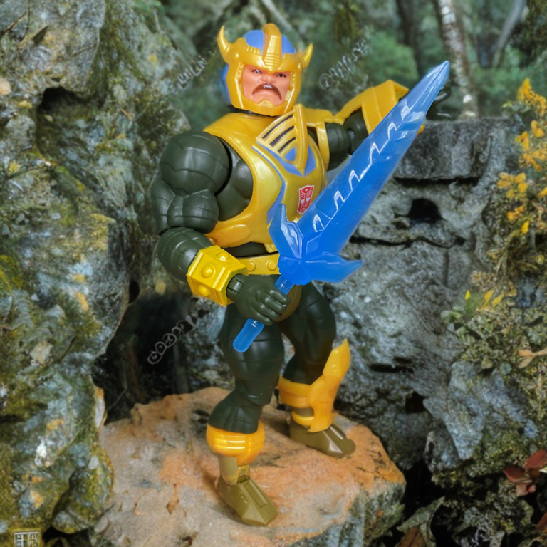 Action-Pose der MOTU Origins Bumblebee Armor Man-At-Arms Figur in Kampfstellung mit erhobenem Schwert.