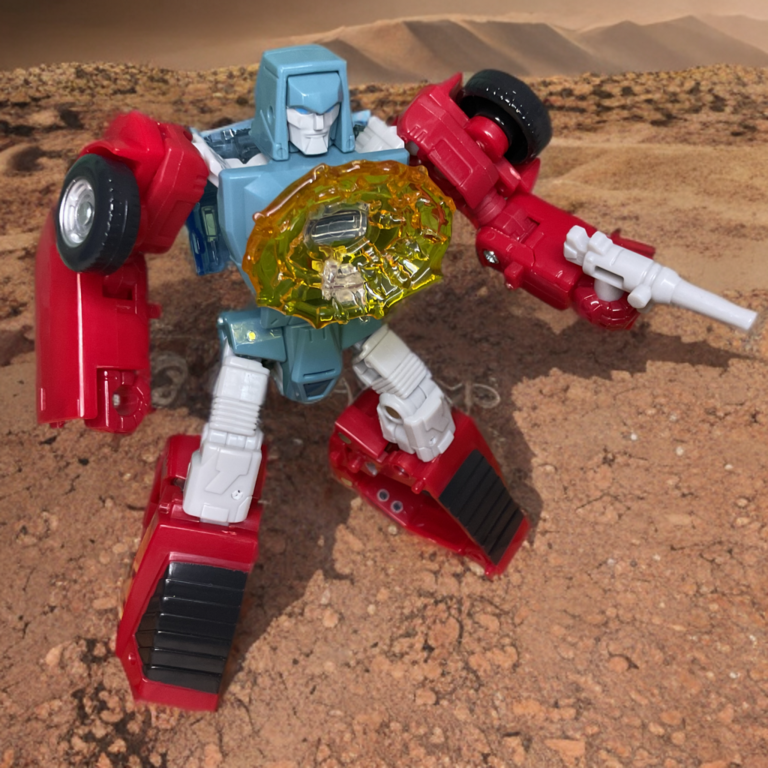 Nahaufnahme der Arme des Roboters Studio Series 86 Windcharger in Action-Pose, roter und blauer Kunststoff mit Zubehöreffekt, der das Autobot-Emblem verdeckt.
