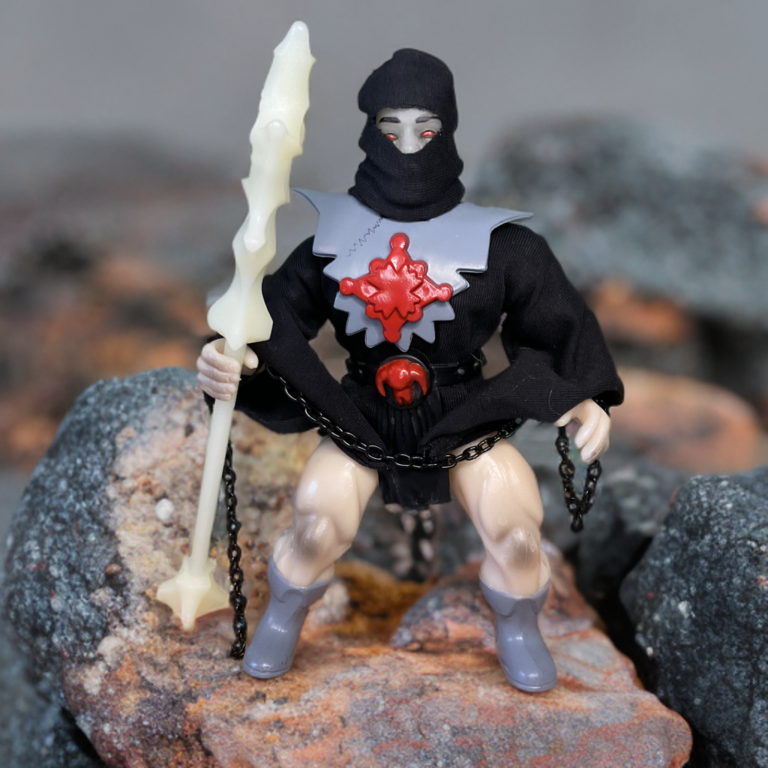 Figurine Preytus Wraith of Acheron phosphorescente avec capuche en tissu.