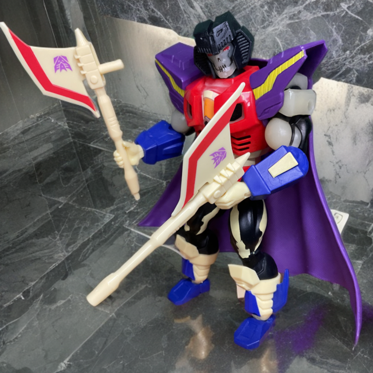 Rear view of Scare Glow with large Starscream-inspired wings and thrusters fully detached and used as an axe and laser.