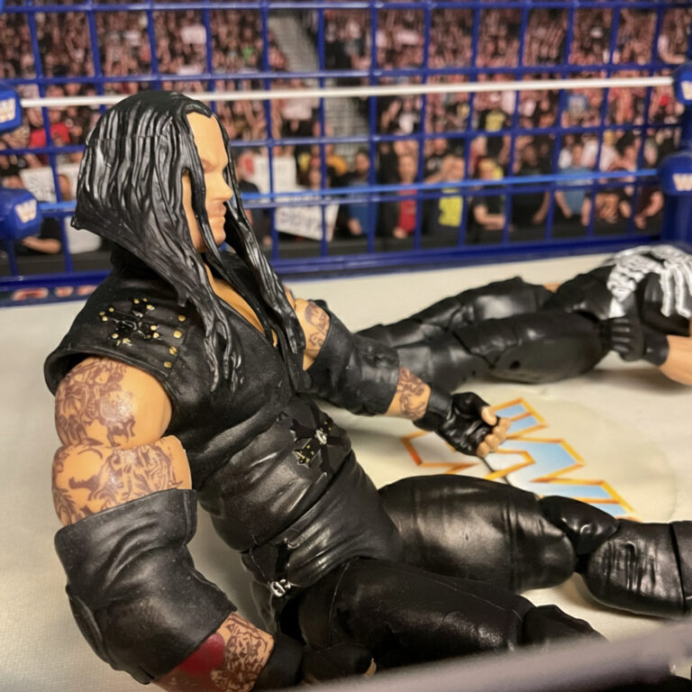 Der Undertaker setzt sich auf, nachdem das Match vorbei ist.