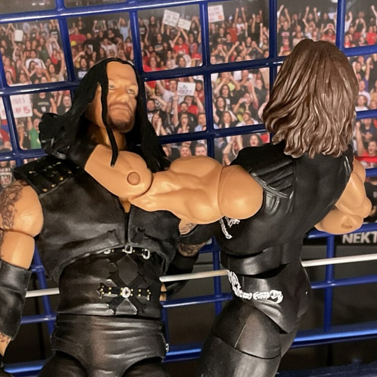 Sting verpasst dem Undertaker eine große Clothesline.