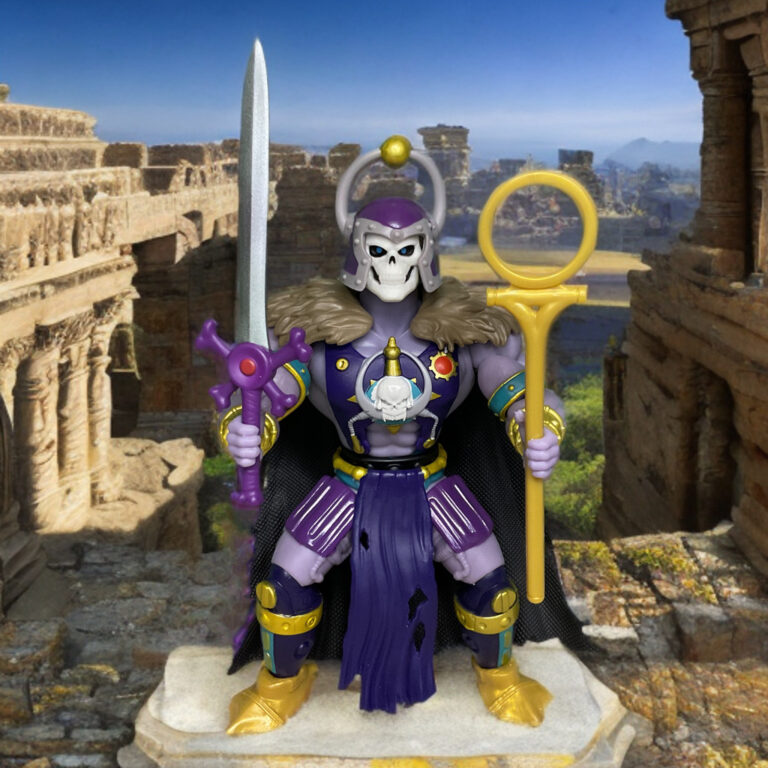 Vollständige Ansicht der MOTU Origins Figur Great Black Wizard (5,5 Zoll) mit schwarz-goldener Rüstung, Umhang und Helm