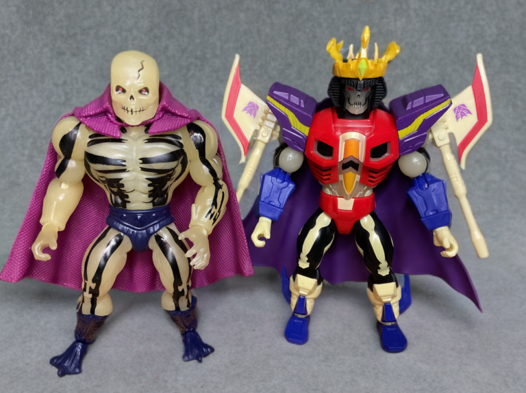 Comparison between MOTU Origins Scare Glow and Starscream armor Scare Glow.