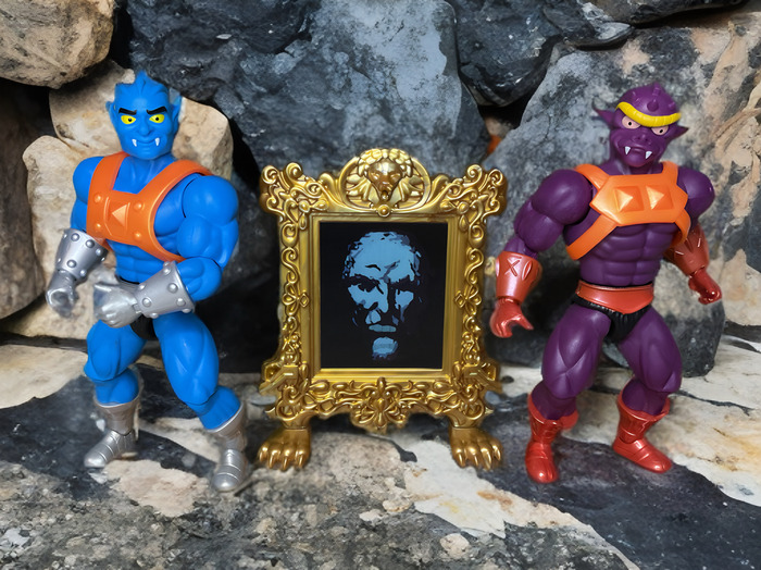 The Mirror of Avathar accessory with a lenticular hologram face from the MOTU Origins set.