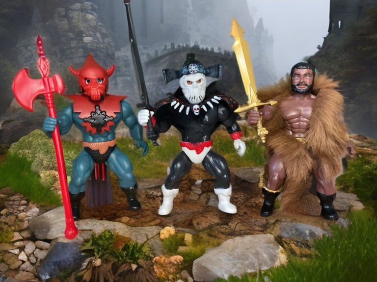 Acromancien, Tueur et Hercule se tiennent prêts pour l'action et l'aventure de la ligne inspirée de la fantasy Realm of the underworld.