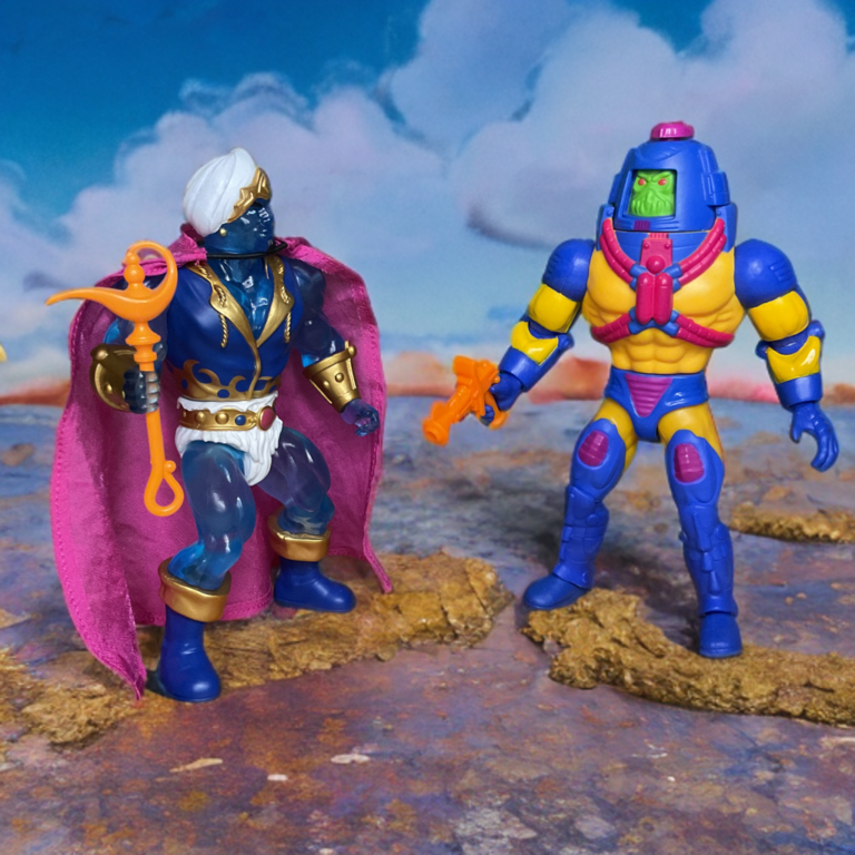Figurine Vintage MOTU Man-E-Faces avec visages rotatifs à côté de la figurine Ka-Rem de Legends of Dragonore brave mystical warrior genie pour une comparaison parallèle des personnages.
