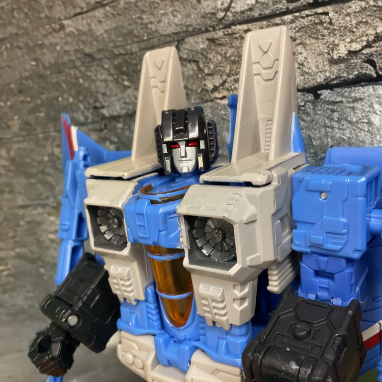 Detailed paint apps on Transformers Dramatic Capture Series Thundercracker.