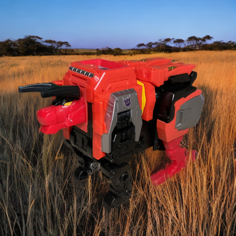 Transformers Torox Bull Beast Mode, imposanter Vierbeiner mit detailliertem Fell und gebogenen Hörnern.