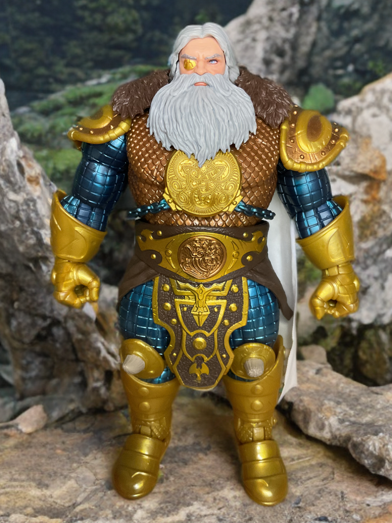 Figurine Odin de Marvel Legends représentant le Tout-Père, avec un casque détaillé, une cape fluide, une lance et une présence divine imposante.