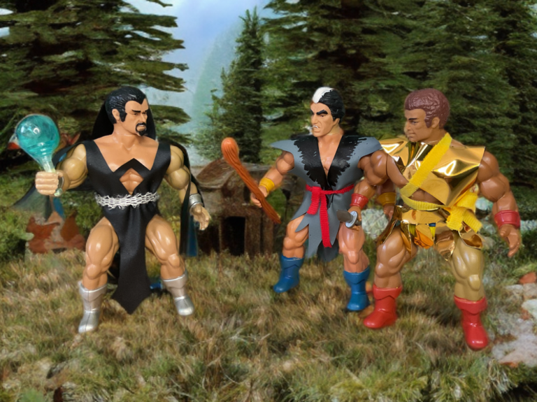 Nahaufnahme der Remco's 1982 Deimos, Mikola und Machiste Figuren aus Lost World of the Warlord im klassischen 1980er Actionfiguren-Stil.