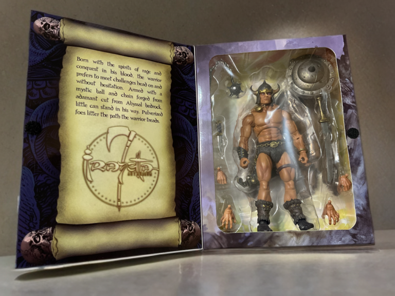Savage Crucible Frazetta Warrior with Ball and Chain na embalagem original com bolha, momento de desembalagem para análise da figura de ação.