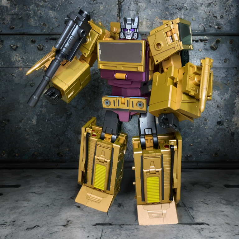 Zeta Toys Swindle figure in detailed robot view.