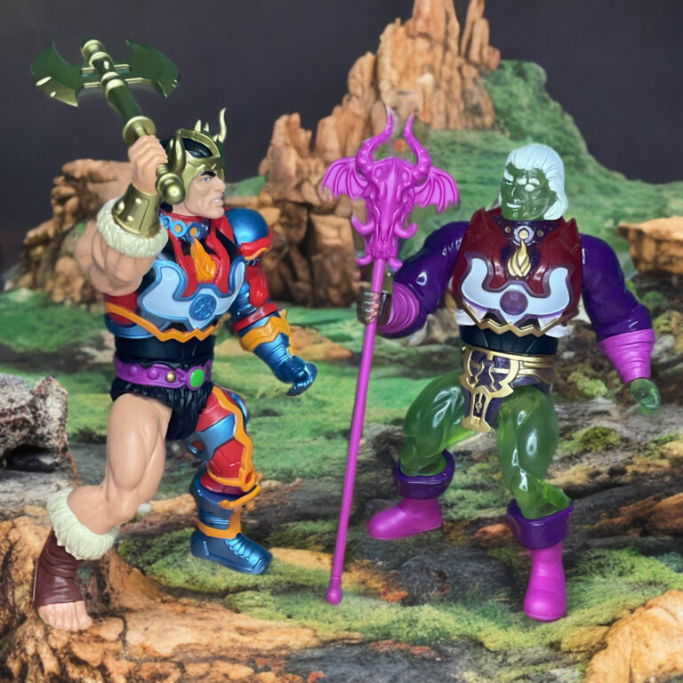 Démonstration de divers mashups et pièces interchangeables sur les figurines de Legends of Dragonore pour des constructions personnalisées.