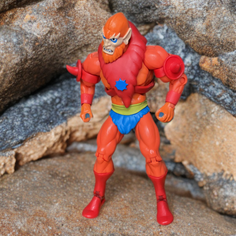 石ころを背景にした、フィルメーションのソフト版ビーストマン。.