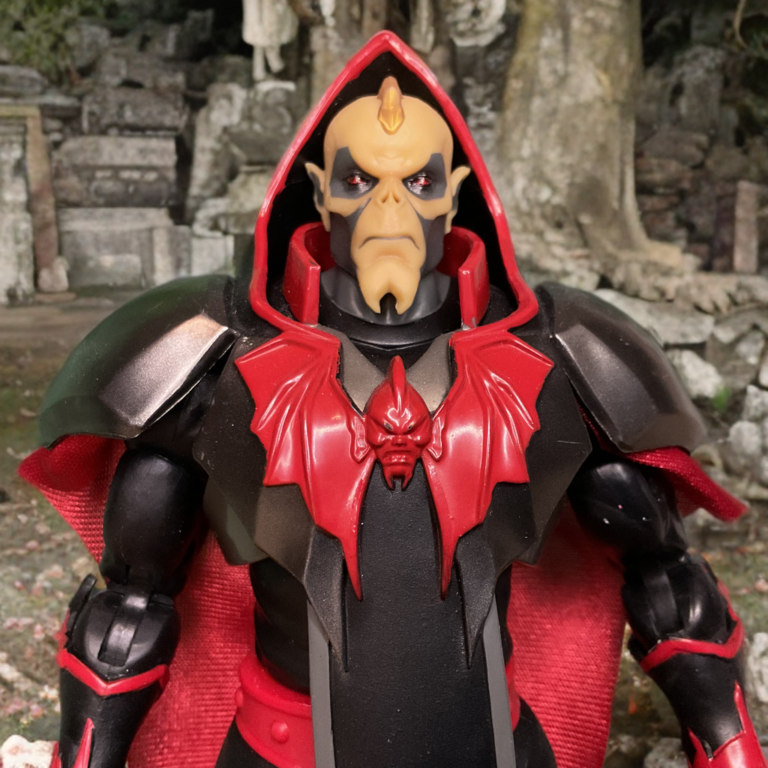 Close-up do Imperador Hordak em frente a um cenário inspirado no terror.