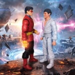 O Homem-Maravilha, em seu clássico traje vermelho que brilha com energia iônica, avança em direção ao misterioso Beyonder em meio às estrelas e à realidade distorcida do Battleworld - um confronto épico da Marvel da Fantasy Action Figures.