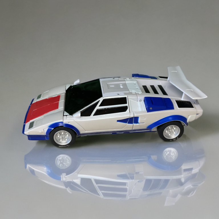 Breakdown sports car from Attila Menasor combiner.