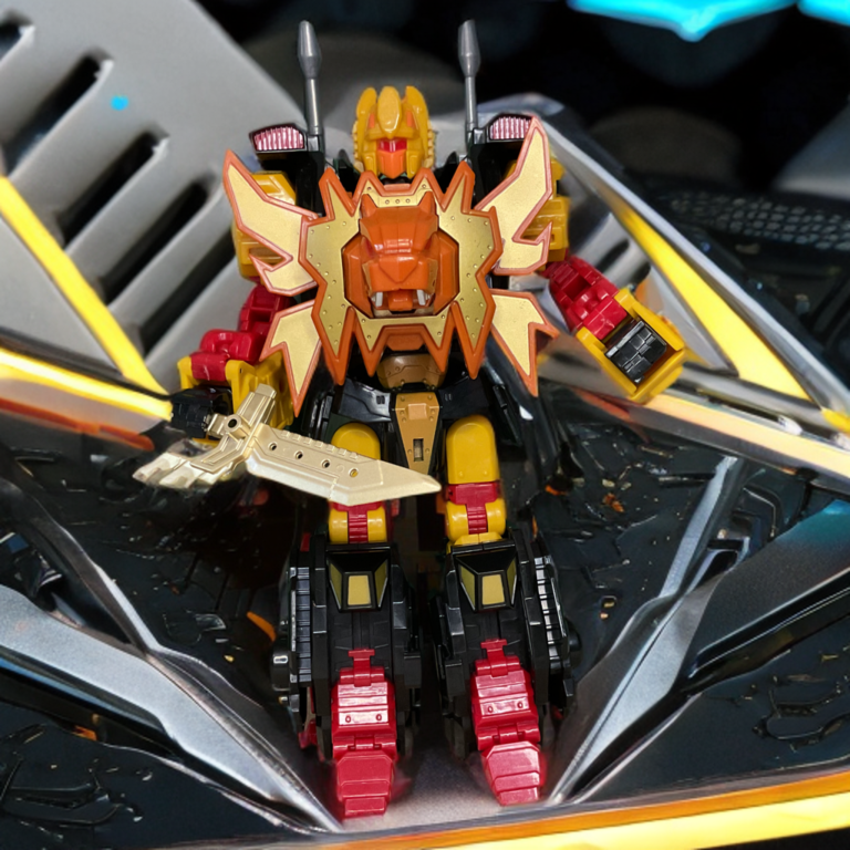 Razorclaw in detailed robot mode from Jinbao Predaking set, showing shoulder cannons and transformation hinges.