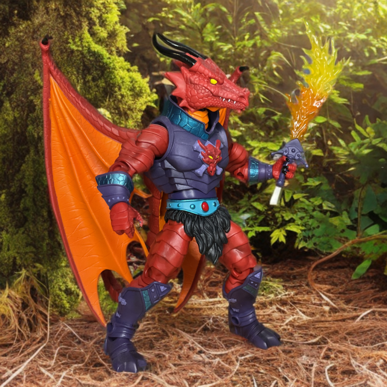 Figurine Draego-Man MOTUC avec de grandes ailes déployées, soulignant son héritage draconique.