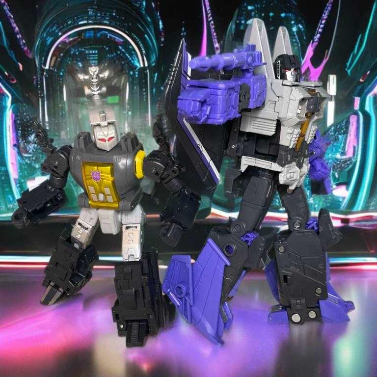 Fotografía de juguete de una figura de acción Skywarp morada y negra y una figura de acción Insecticon Bombshell morada y gris, hombro con hombro en una poderosa pose del equipo Decepticon.