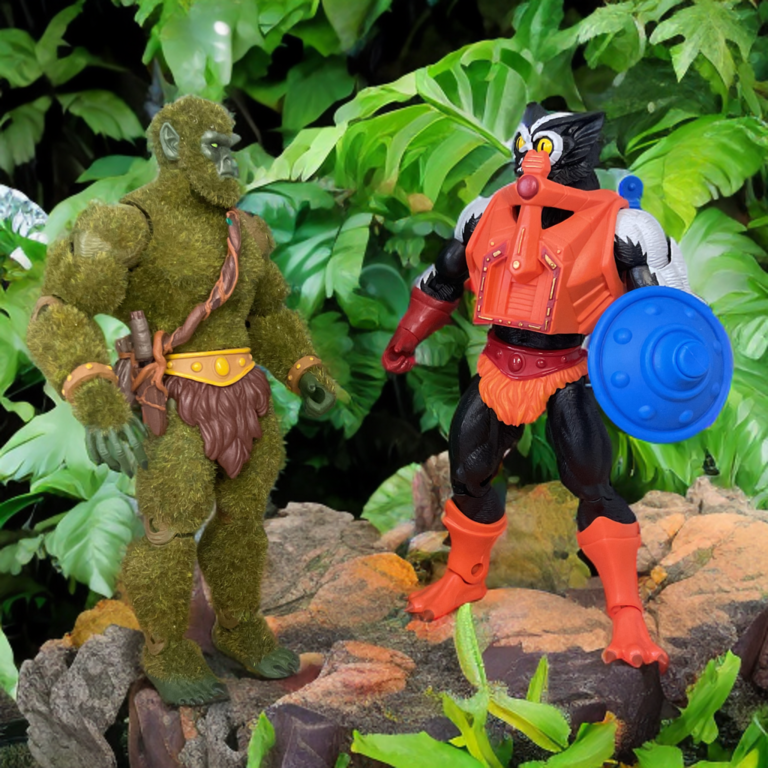 Moss Man gegen Stinkor in ihrem klassischen Geruchskampf. Kiefernfrische gegen bösen Gestank - Fantasy Action Figures Szene.