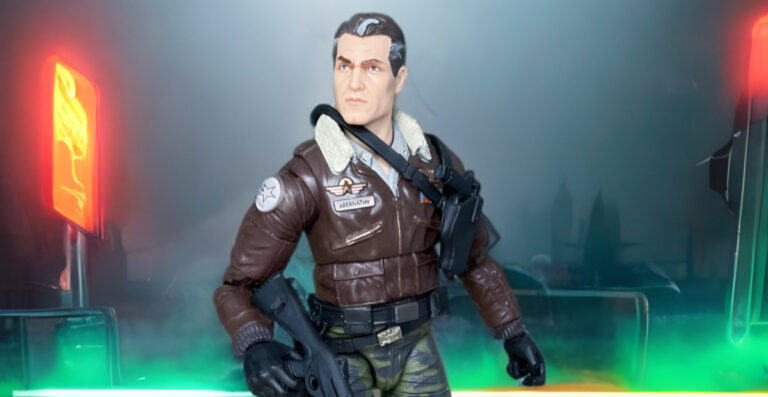 Nahaufnahme des Gesichts der General-Hawk-Actionfigur, die sein dunkelbraunes Haar hervorhebt.