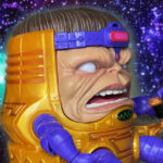 M.O.D.O.K. (Mental Organism Designed Only for Killing) in seinem Doomsday Chair, der George Tarletons schreckliche Verwandlung vom A.I.M.-Techniker zum Marvel-Superschurken darstellt.