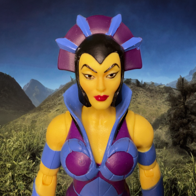 Gros plan du visage d'Evil-Lyn sur la figurine MOTU Origins Cartoon Collection.