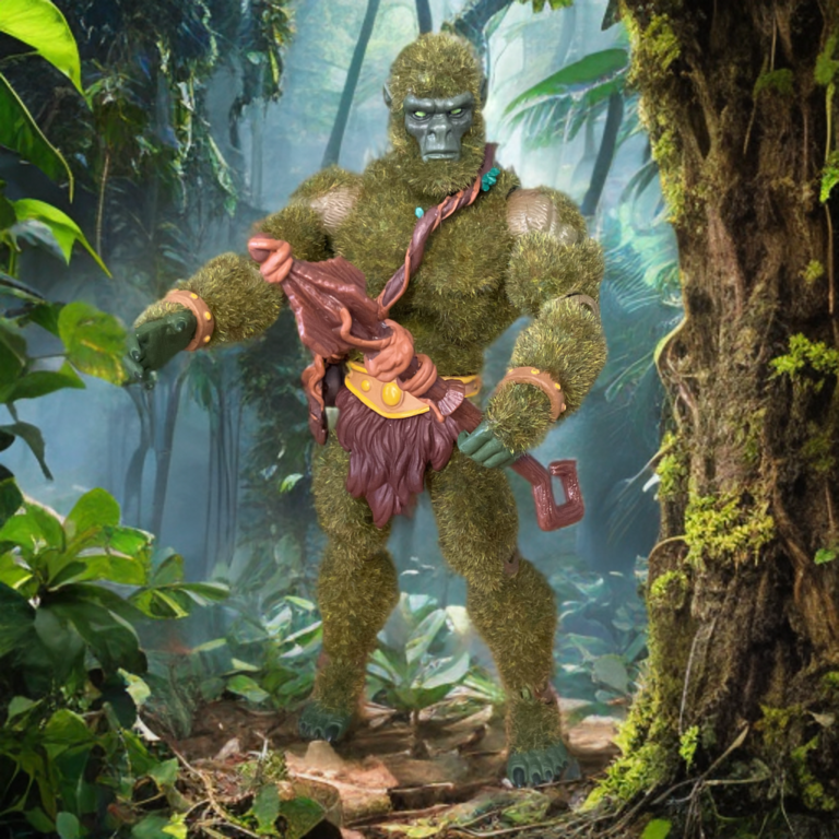 Figura de ação do Moss Man em pé na floresta com sua maça na mão, pronto para defender Eternia. Cena de guerreiro da natureza de figuras de ação de fantasia.